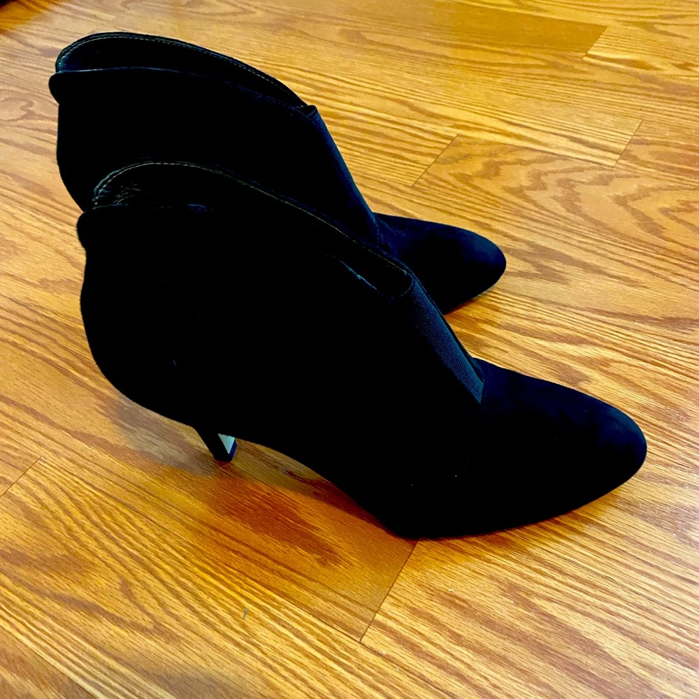 Beautiful LIKE NEW Black Suede Booties!